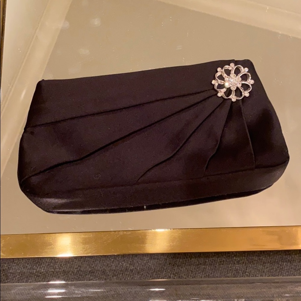 Preston and York black clutch